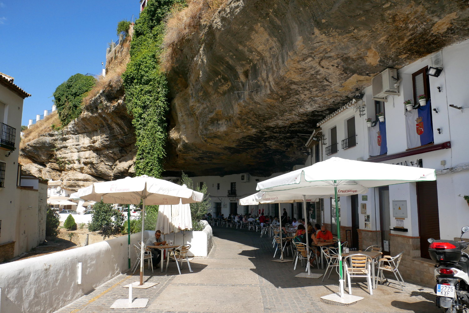 The spectacular Spanish town that stands on top of a cliff 50